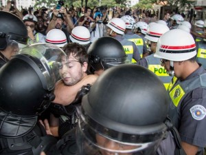 manifestação contra falta d'água em Sp