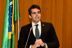 deputado Adriano Sarney em plenário